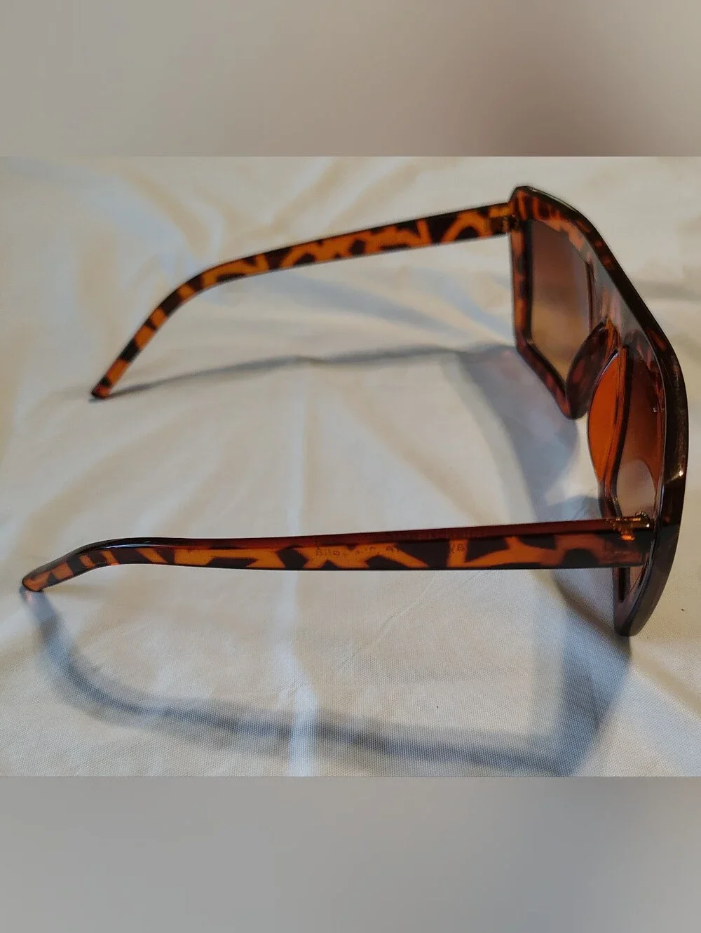 Quay Australia Tortoiseshell Orange & Brown 1366 Lense Cat 3 Sunglasses